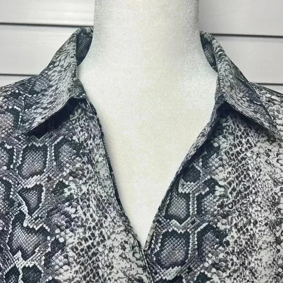 Lane Bryant Snakeskin Long Sleeve Button Down Top Size 14 - Picture 2 of 7